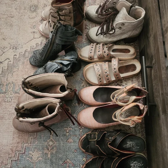 Freebird by Steven Black Leather Buckle Sandals - 7 PAIR BUNDLE - Picture 11 of 12